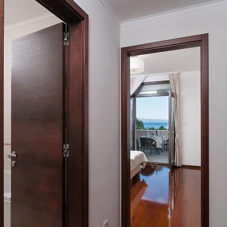 Πανσιόν Luxury Near The 4*