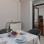 Gostinjska kuća Luxury Near The Beach 4*