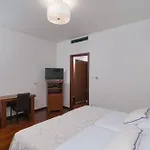 Gostinjska kuća Luxury Near The Beach 4*