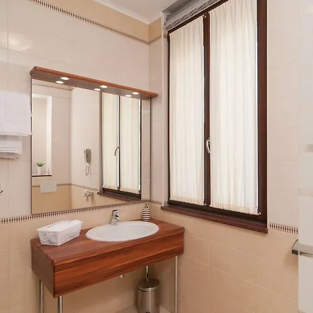 Гостьовий будинок Luxury Near The Спліт