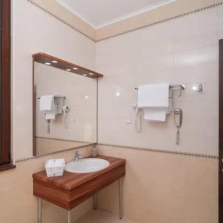 Luxury Near The Split